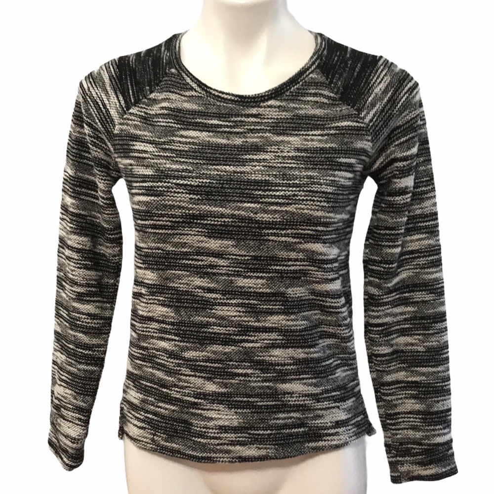 Banana Republic • Black & white scoop neck sweater